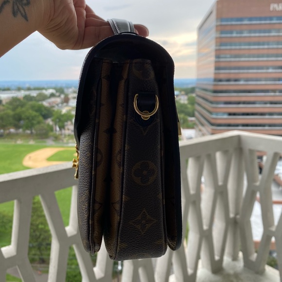 **SOLD** Louis Vuitton Pochette Métis Reverse Mono - Picture 4 of 6